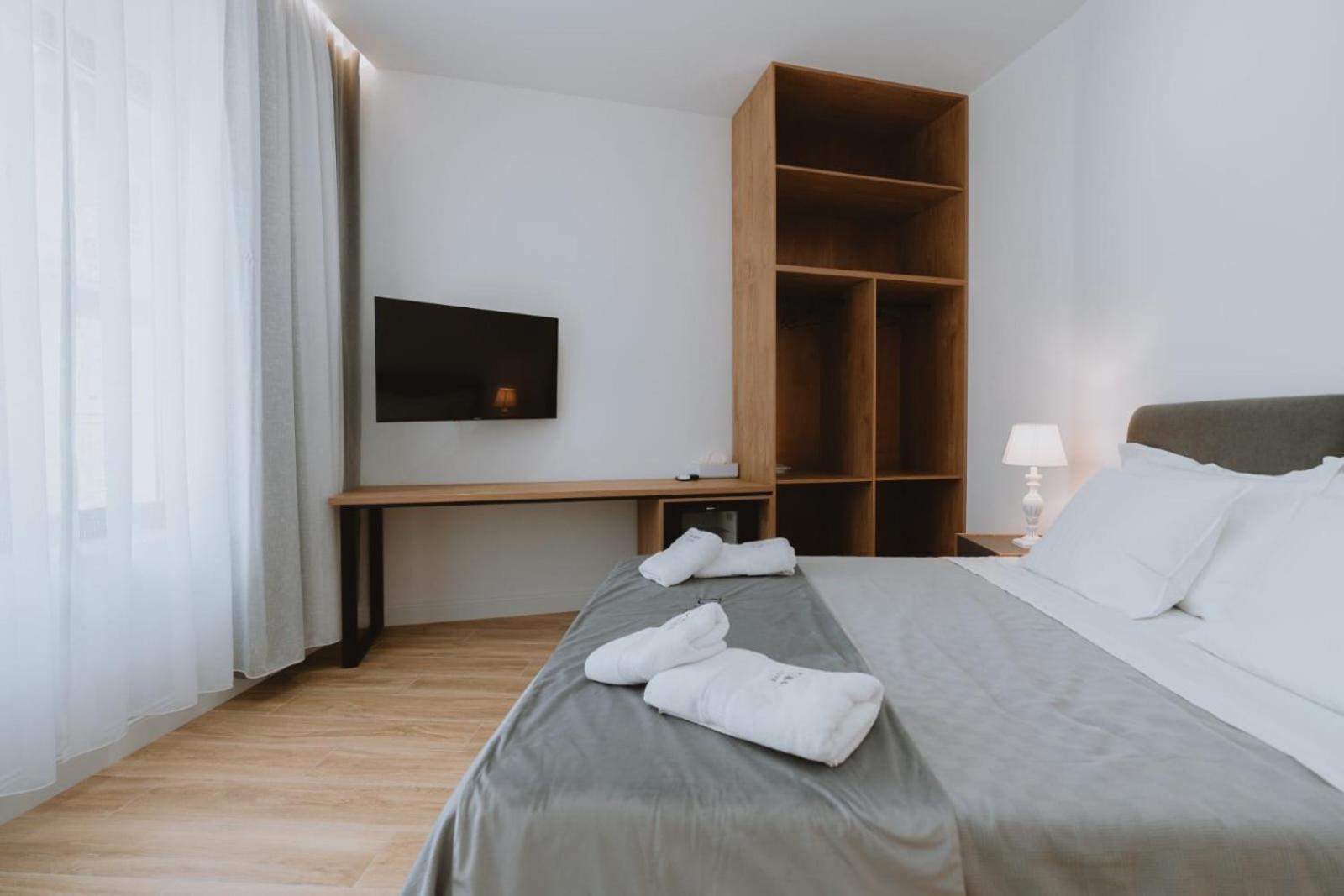 Dyrmo Hotel Berat Extérieur photo
