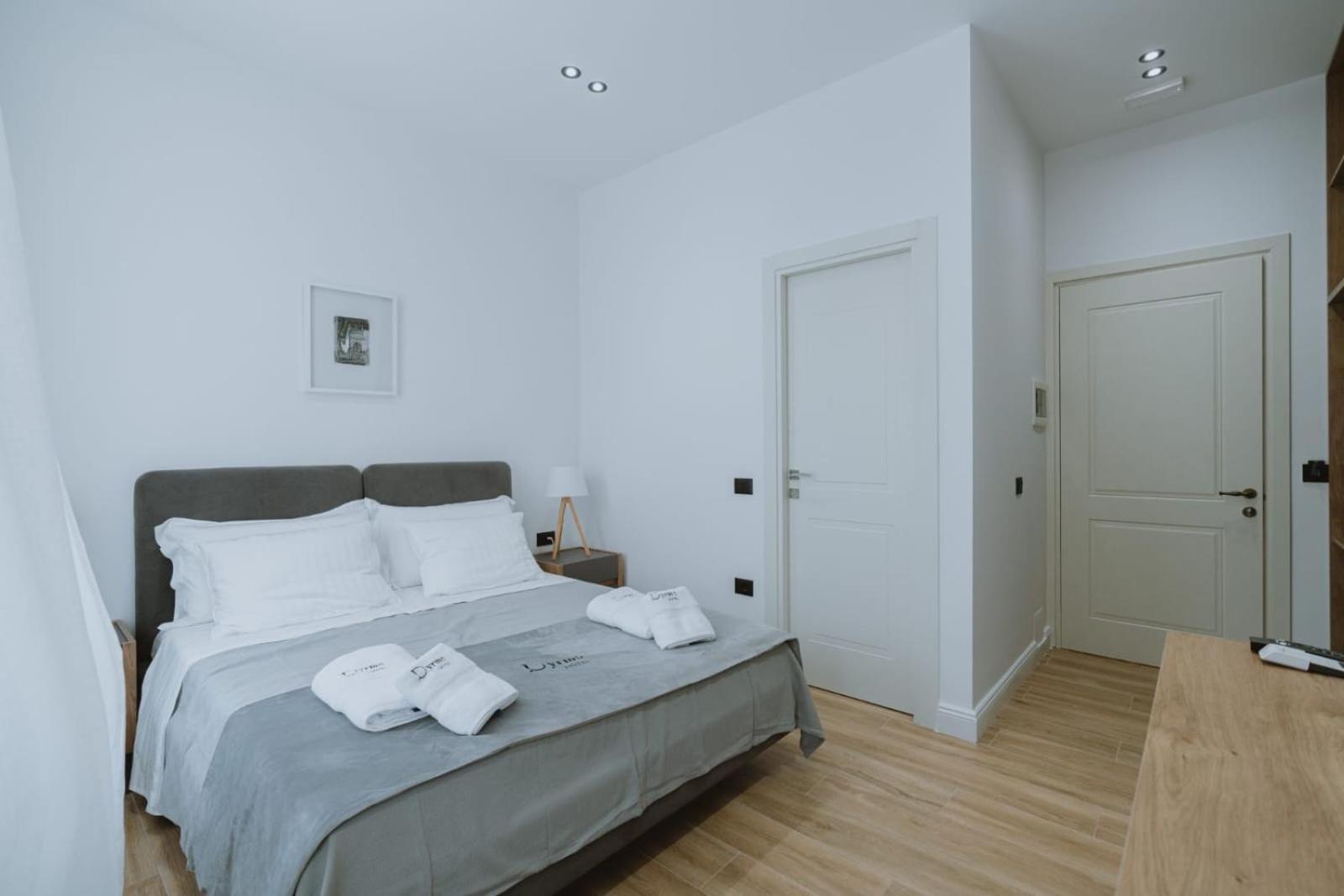Dyrmo Hotel Berat Extérieur photo