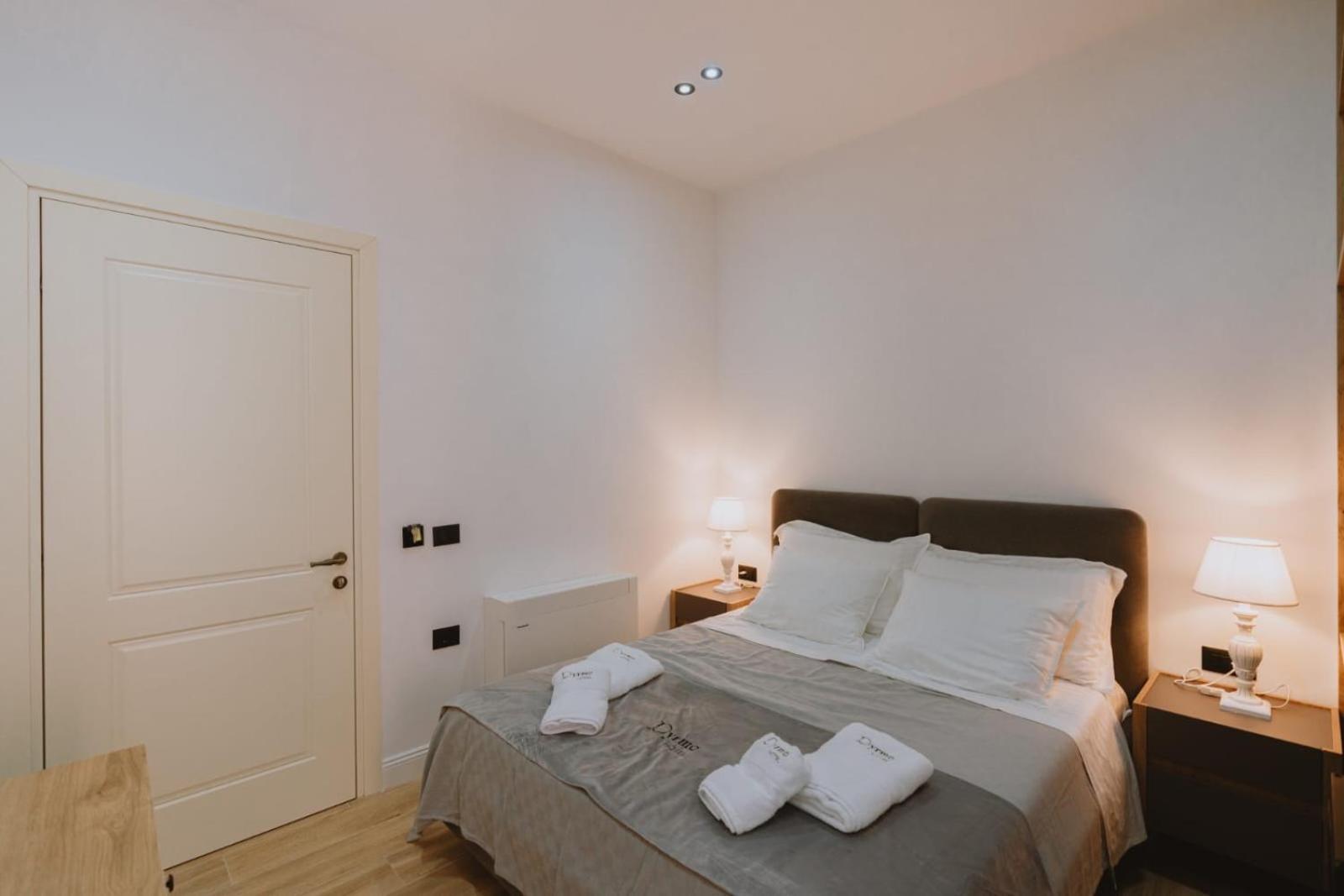 Dyrmo Hotel Berat Extérieur photo