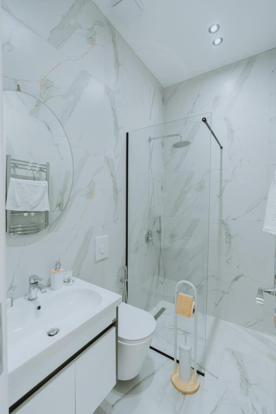 Dyrmo Hotel Berat Extérieur photo