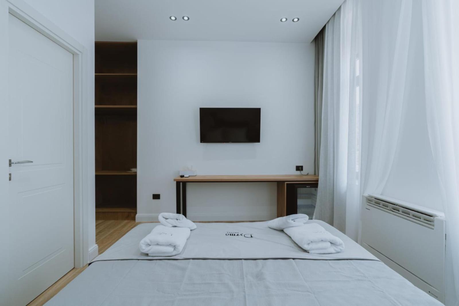 Dyrmo Hotel Berat Extérieur photo