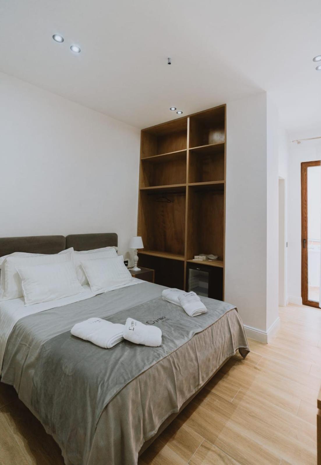 Dyrmo Hotel Berat Extérieur photo